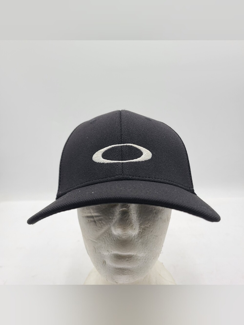 B55 Oakley Hat Cap Fitted Mens Medium S/M Black Mesh Trucker O Logo Outdoor